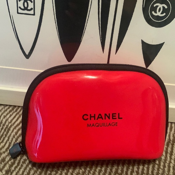 CHANEL COSMETIC/MAKEUP BAG MINI/SMALL. The perfect fit for your travel needs. - Picture 2 of 9